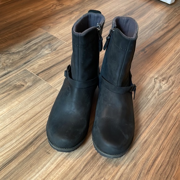 Eddie Bauer Booties - Picture 2 of 10